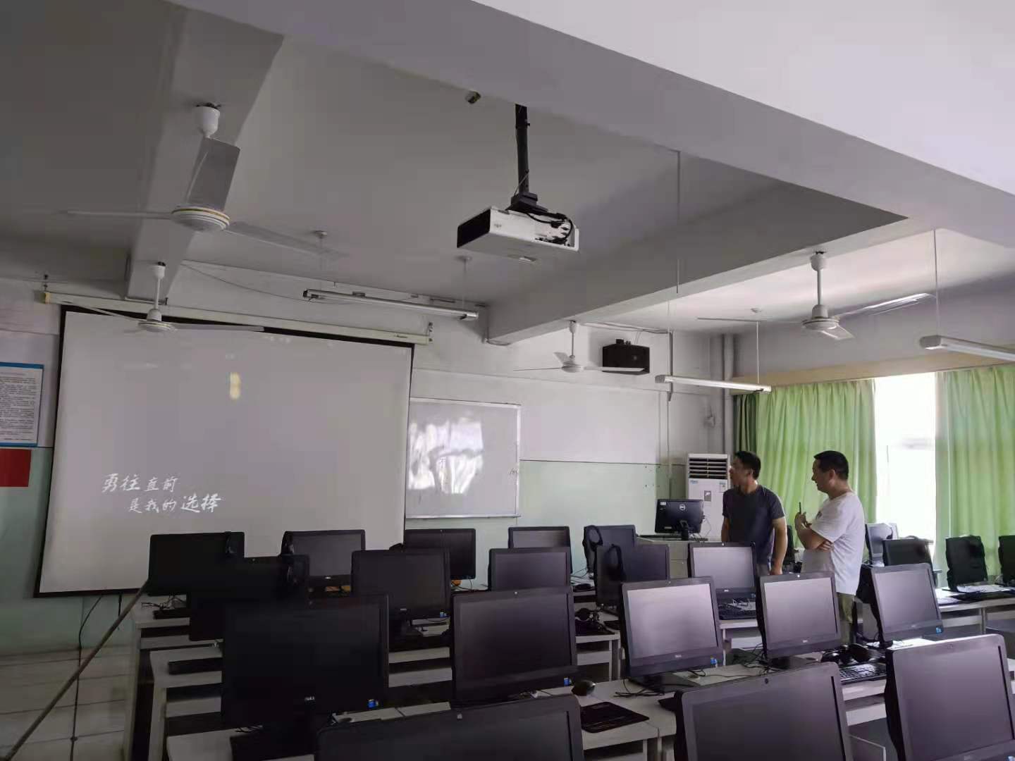 418机房.jpg