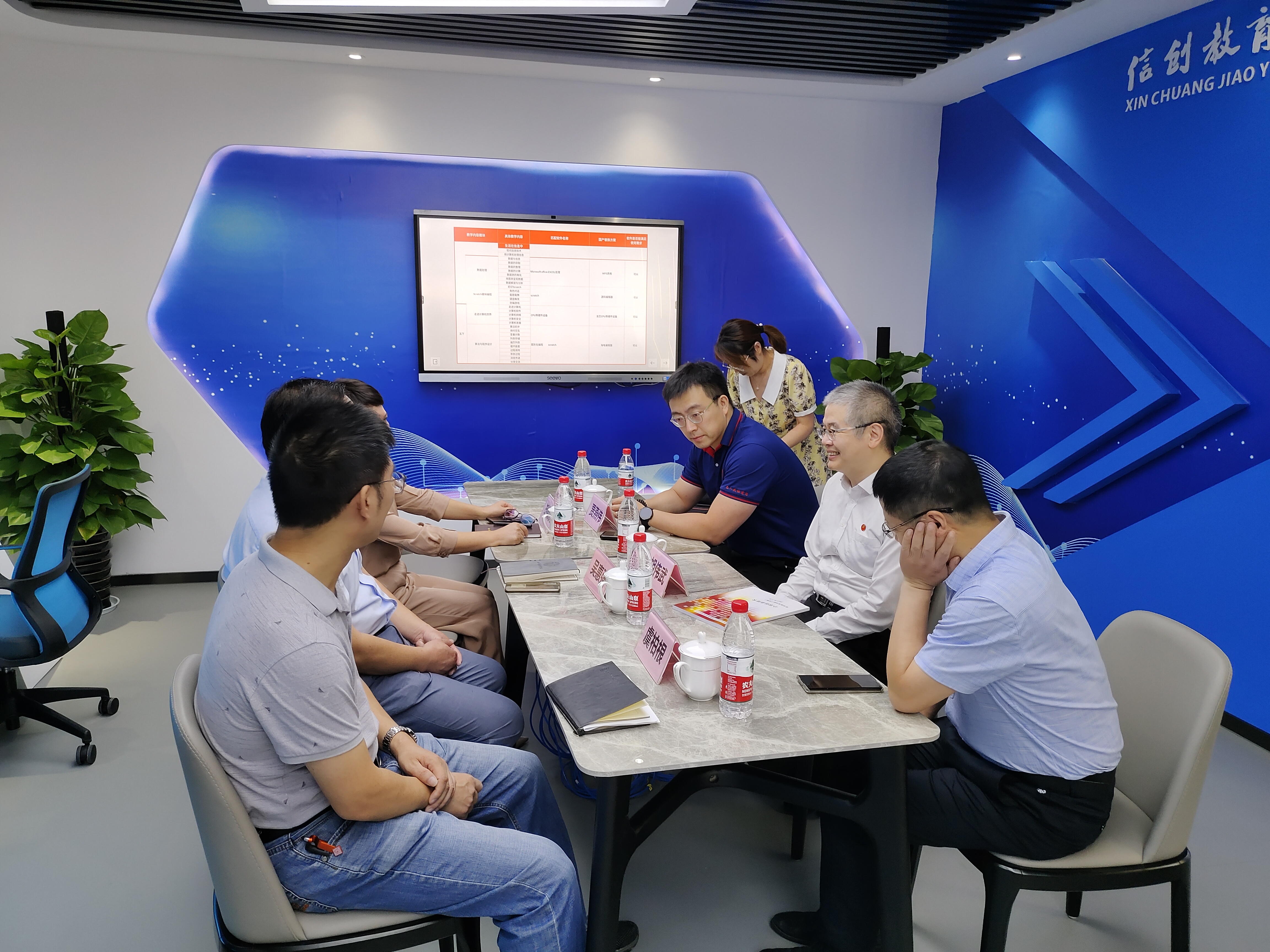 “龙芯之父”胡伟武:感谢金华教育学院，感谢家乡的老师们！