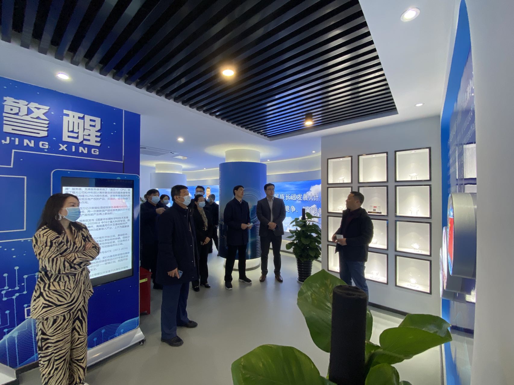 许昌市人民政府考察组来我院考察信创推广培训工作