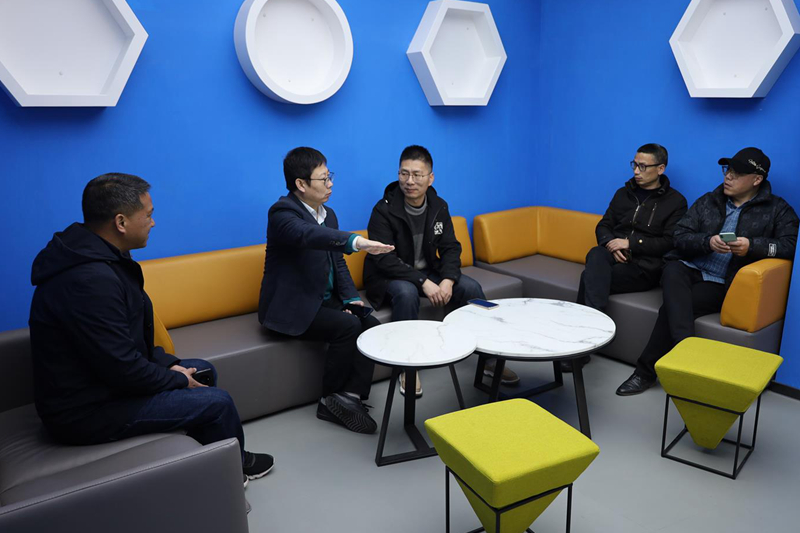 浙江东方职业技术学院数字工程学院杨云院长一行考察金华信创推广培训中心